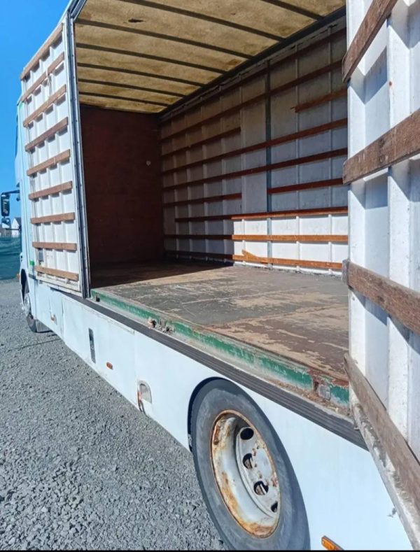 2007 Mercedes - Benz Furniture Lorry - Image 4