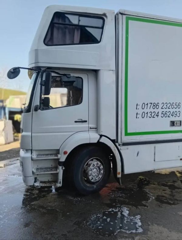 2007 Mercedes - Benz Furniture Lorry - Image 2