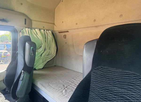 2014 Mercedes Actros 1824 - Image 8